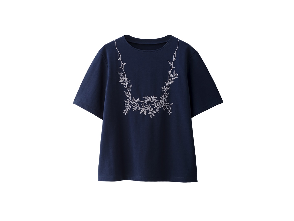 リーフ柄刺しゅうゆったりTシャツ リーフ柄刺しゅうゆったりTシャツ