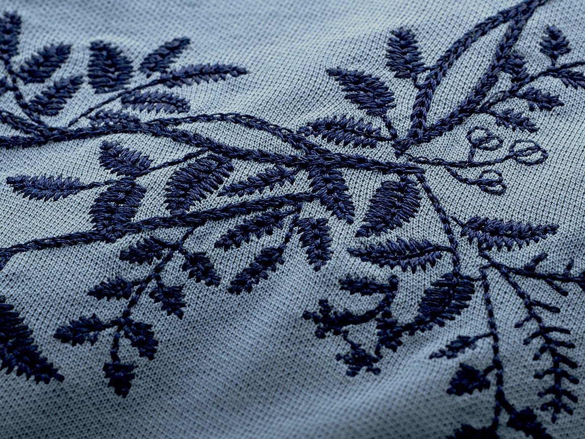 【先行】リーフ柄刺しゅうゆったりTシャツ 【先行】リーフ柄刺しゅうゆったりTシャツ