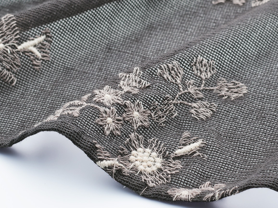 メッシュ刺しゅうゆったりブラウス メッシュ刺しゅうゆったりブラウス