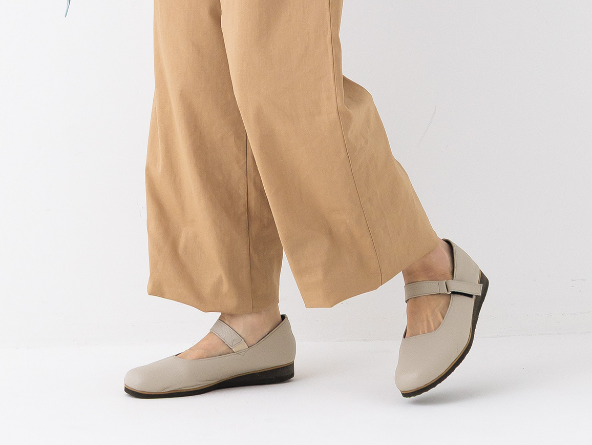 エアーレザー・軽やかワンストラップシューズ エアーレザー・軽やかワンストラップシューズ