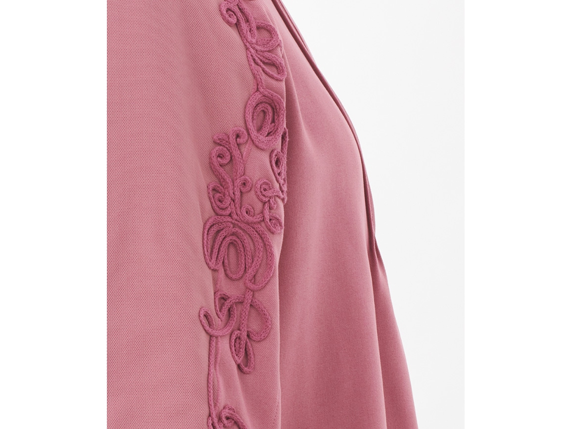 コード刺しゅうデザインブラウス コード刺しゅうデザインブラウス