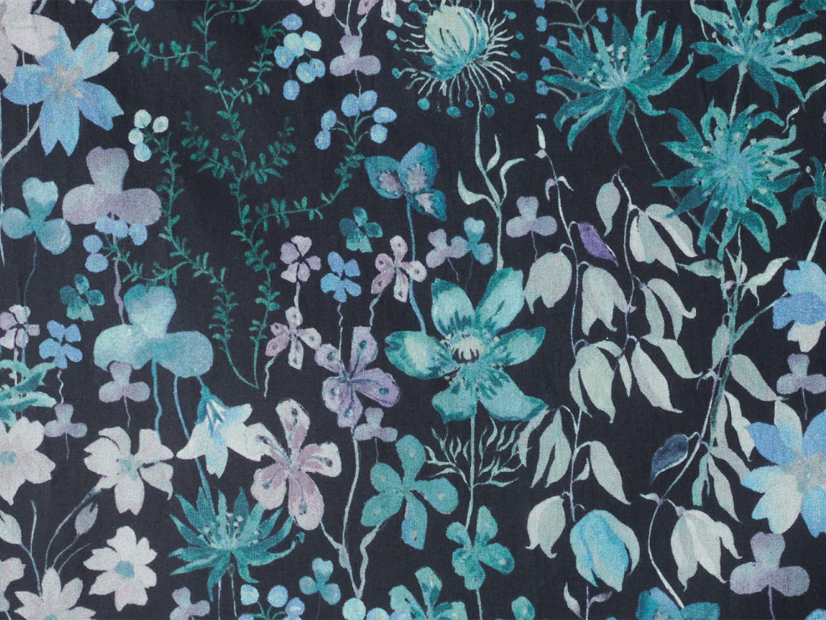 リバティプリントタックデザインブラウス リバティプリントタックデザインブラウス