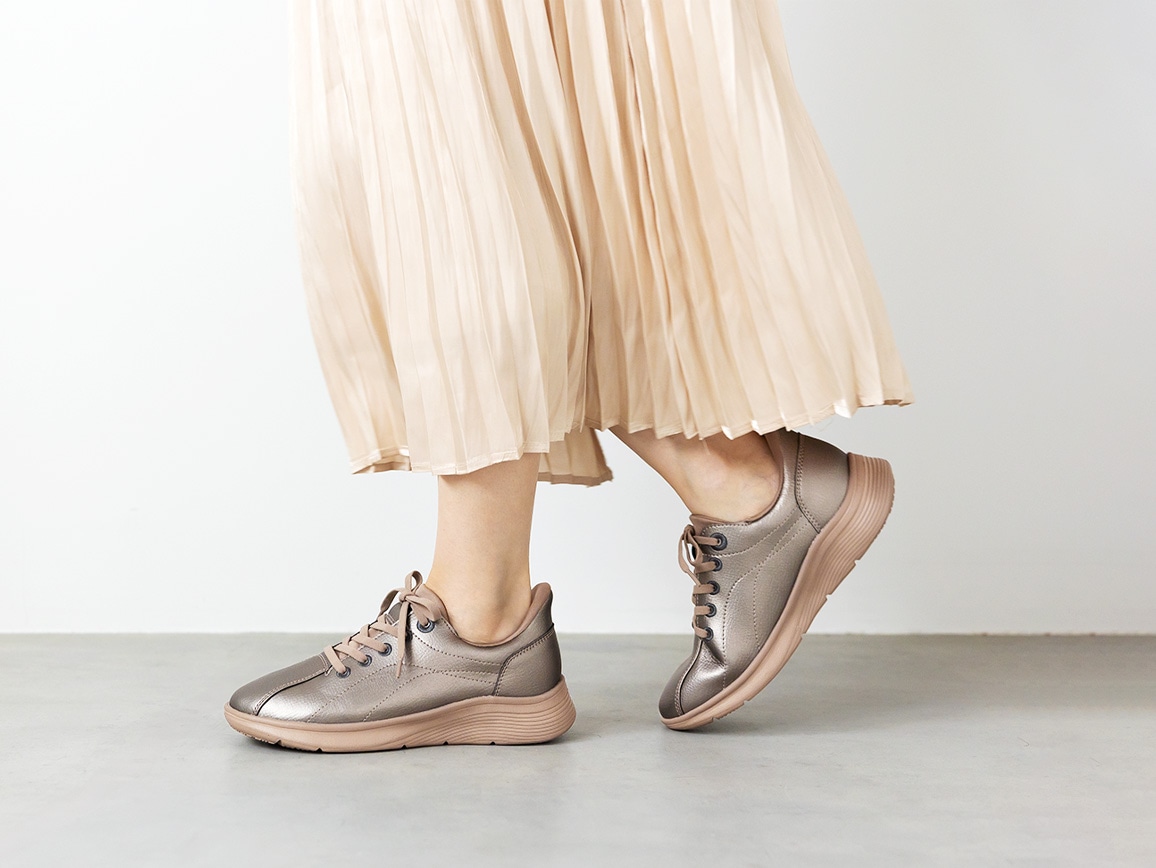 ハルメク たったままはける防水スニーカー ハルメク たったままはける防水スニーカー