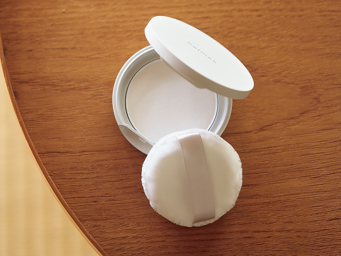 ハルメク 透明フェイスパウダーb(専用ケース付き) ハルメク 透明フェイスパウダーb(専用ケース付き)