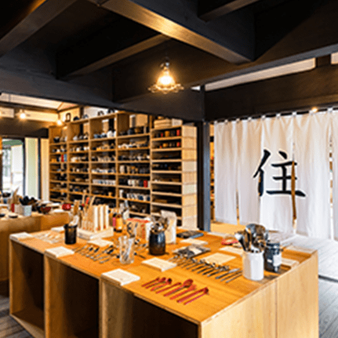 店舗を新装したうなぎの寝床