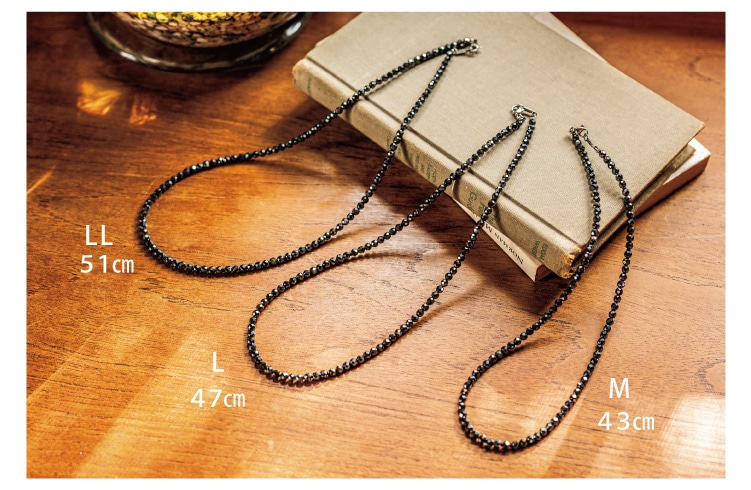 ��������(100�~���e�X��) �̎��΂�S���z�u�B